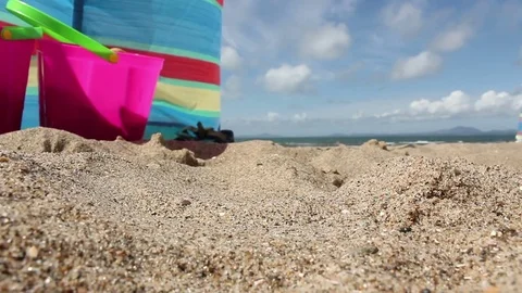 British sandy beach with windbreak Vídeo Stock 72546351