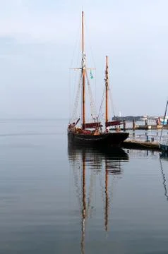 Brixham, Devon, England: The gaff-rigged ketch, Vigilance, in the outer harbour 스톡 사진