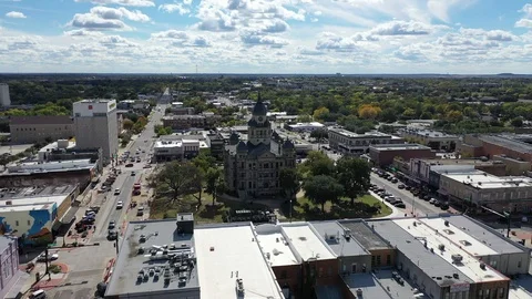 Broad Downtown Denton Panorama with Courthouse and Commercial Grid Vidéo 97730118