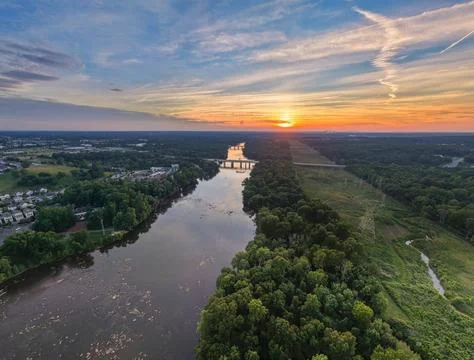 Broad overhead view of summer evening and the Catawba River in Rock Hill, S.. 스톡 사진