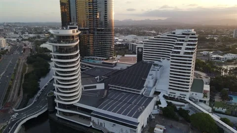 BROADBEACH QLD, AUSTRALIA – JAN 31, 2026: The Star Gold Coast aerial sunset 스톡 동영상 328002659