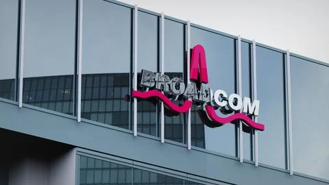 Broadcom Stock data presented on the logo of the office facade editorial Stock-Fotos