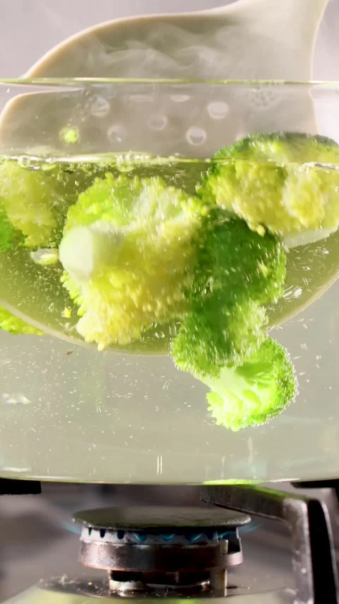 Broccoli boiling in water on a stove for quick healthy vegetable preparation 動画素材 345426726