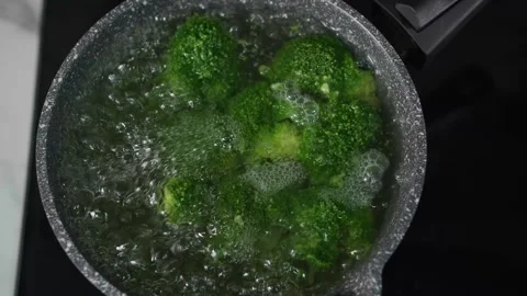 Broccoli is cooked Video stock 268576183