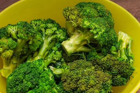 Broccoli on a cutting board in the kitchen Stock Photos