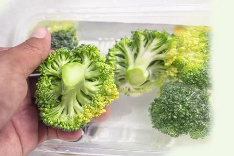 Broccoli in hand with copy space text Foto stock