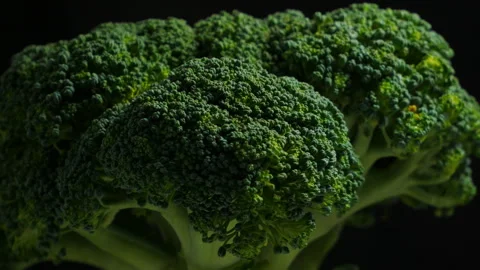 Broccoli head rotating slowly reveals intricate textures and vibrant green Video stock 293078393