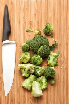 Broccoli with kitchen knife Stock Photos