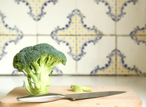 Broccoli with kitchen knife Stock Photos