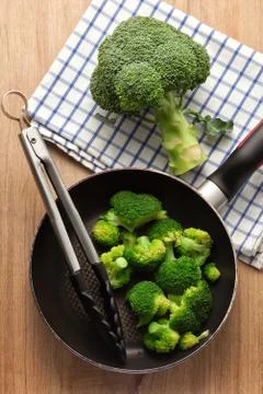 Broccoli in kitchen Foto stock