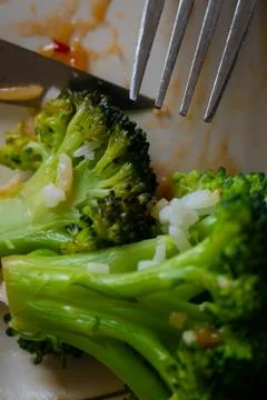 Broccoli left on the dinner plate. Foto stock