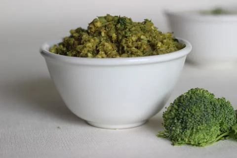 Broccoli paneer stuffing for paratha. Ready to add to the whole wheat flour f Fotos Stock