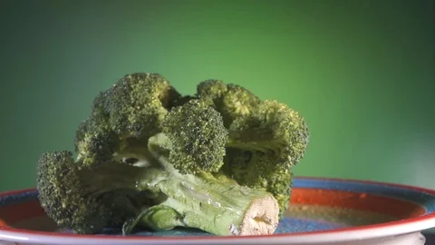 Broccoli on a plate with drops of water, freshness Stock-Footage 86176586