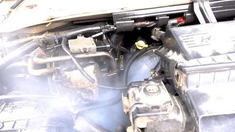 Broke Down Van Engine Spewing Steam Vídeos de archivo 128555814