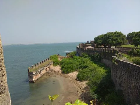 Broken Arrow Фото