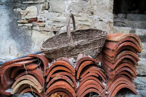 Broken basket Foto stock
