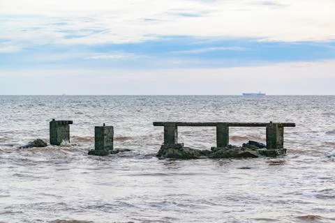 Broken Breakwater at River Stock-Fotos