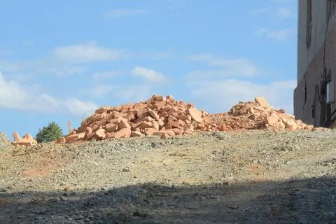 Broken bricks at the construction site, building and construction industry... Fotos de archivo