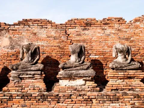 Broken Buddha statue Stockfoto's