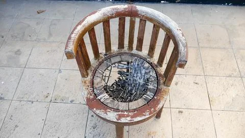 Broken Chair Stock-Fotos