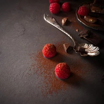 Broken chocolate pieces Foto stock