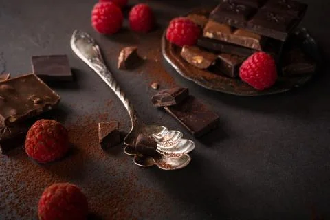 Broken chocolate pieces Stock-Fotos