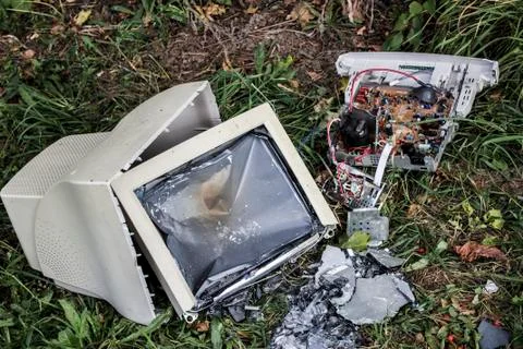 Broken computer on the grass Foto stock