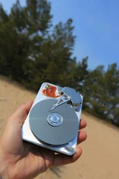 Broken computer hard drive in man hand Foto stock