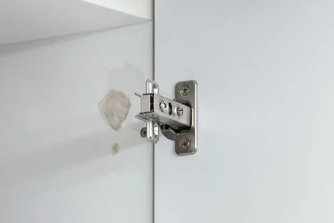 Broken concealed hinge on cabinet door, furniture fitting hardware Foto stock