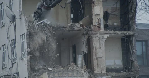 Broken concrete falling in slowmotion 스톡 동영상 149493357