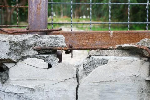 Broken concrete wall Stock Photos