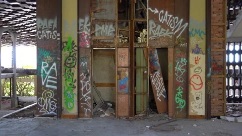 Broken elevators in an abandoned and destroyed luxury hotel Palace 库存影片 241407291
