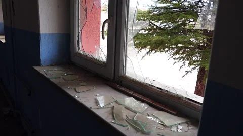 Broken glass of a window,sharp glass shard,broken glass close-up in the windo Vídeo Stock 234007446