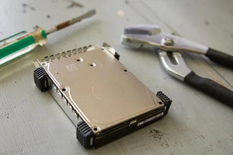 Broken Hard Drive Disk and Tools on Wooden Table Stock-Fotos