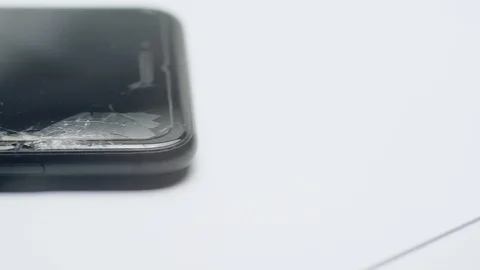 Broken LCD screen of the smartphone, faulty smartphone 库存影片 87449786