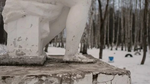 Broken monument of the Soviet Union Vídeos de archivo 125468818