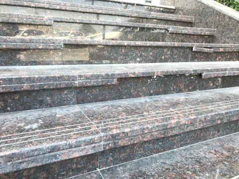 Broken nosing of an riser of an granite finished stair riser and treads which 库存照片