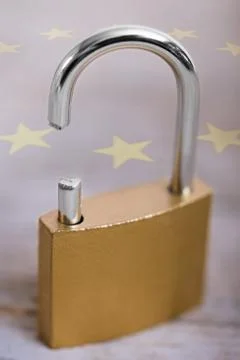 Broken padlock with eu flag Fotos Stock