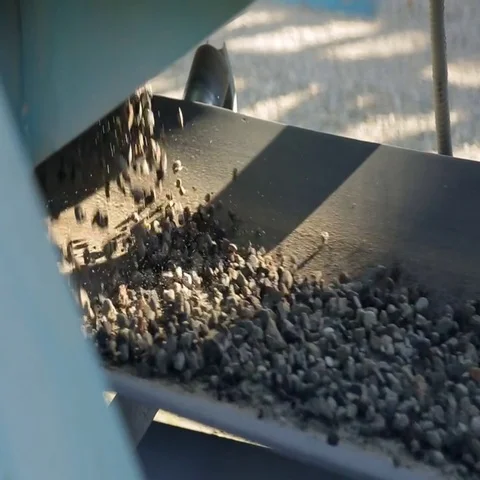 The broken particles of crushed stone and sand moved conveyor belt Vídeos de archivo 69633850