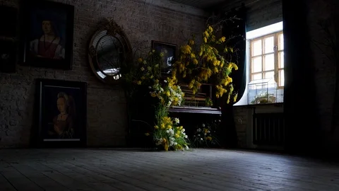 Broken piano Stockbeeldmateriaal 87923536