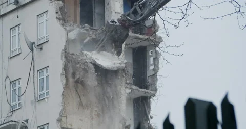 Broken pieces of the building falling 스톡 동영상 149491689