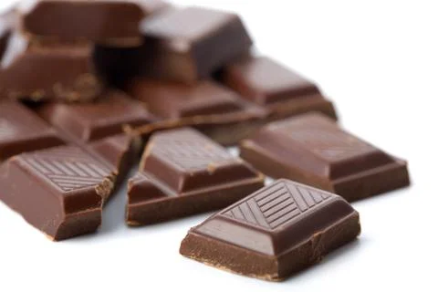 Broken pieces of chocolate isolated Foto stock