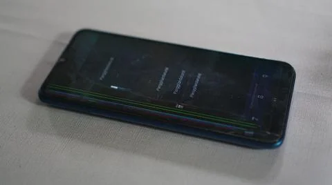 Broken smartphone screen on the table Foto stock