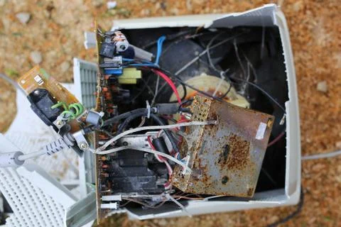 Broken Smashed Wiring of Old Desktop PC Monitor and Computer Foto stock