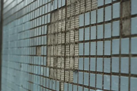 Broken tiles on the wall. The texture of the tiles on the building. Fotos de archivo