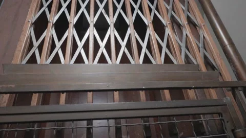 Broken vintage elevator in the building. Concept of breakdown lift, taking 库存影片 161256346