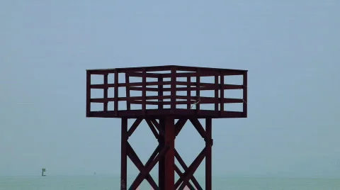 Broken watchtower on the beach 库存影片 660803