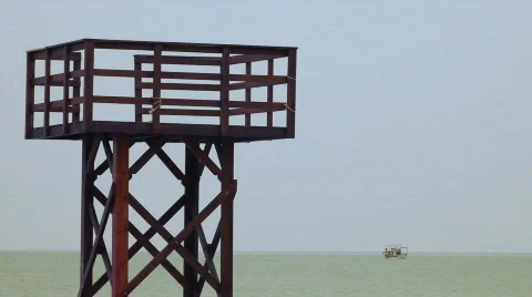 Broken watchtower by the sea 库存影片 660795