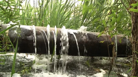 Broken water pipe Видео 28772250