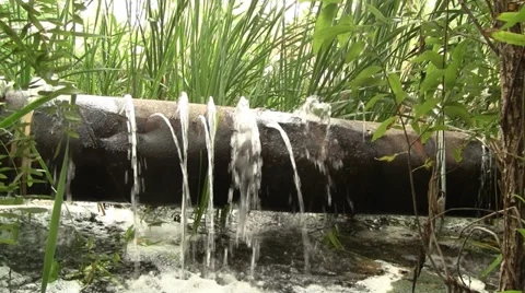 Broken water pipe 스톡 동영상 28775360
